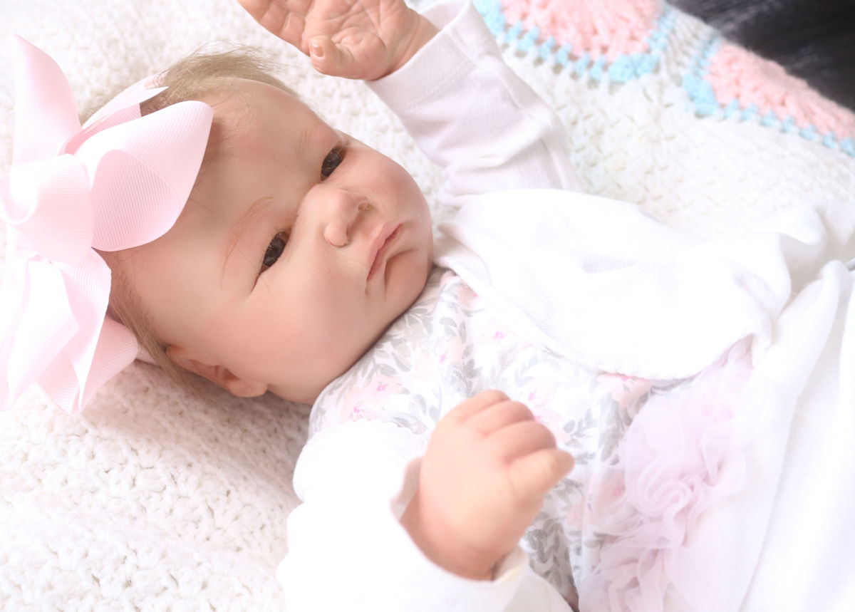 Danielle Landon ~ Reborn "Landon Awake"~ 21 Inch Baby Girl Doll - Image 9